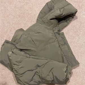 Old Navy heavy, puffer jacket, 3/4 length. In EUC